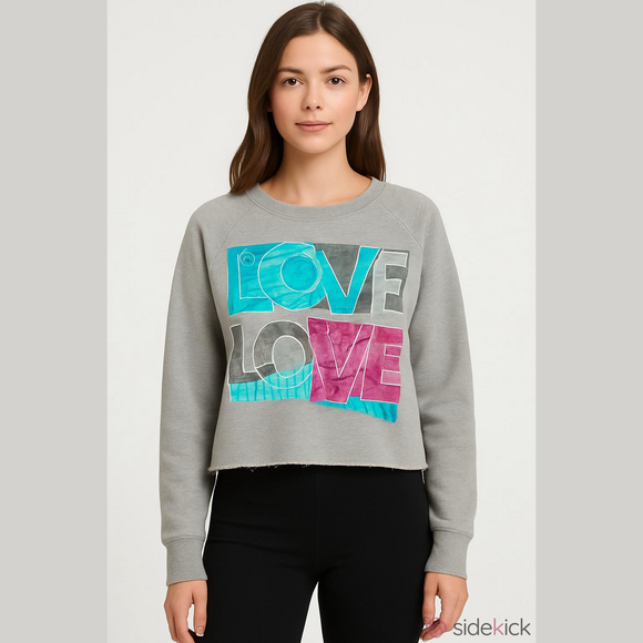 Aeropostale casual boxy cropped Gray Graphic Women' Top M fleece  long  sleeve - Picture 1 of 11